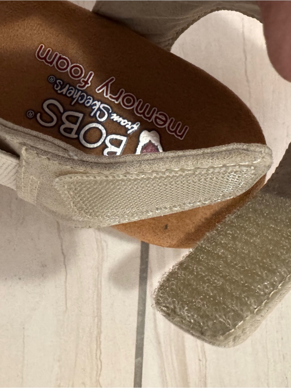 BOBS from Skechers Taupe/Grey Strap Sandals Wedge Heel Vegan Friendly Sz 9 W - Picture 10 of 10